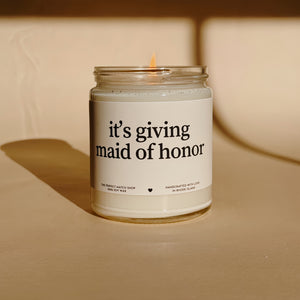 It's giving maid of honor